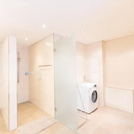 -zentrale Wohnung-balkon-desingerkueche- * Bielefeld