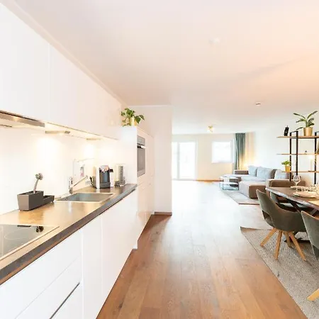 -zentrale Wohnung-balkon-desingerkueche- *