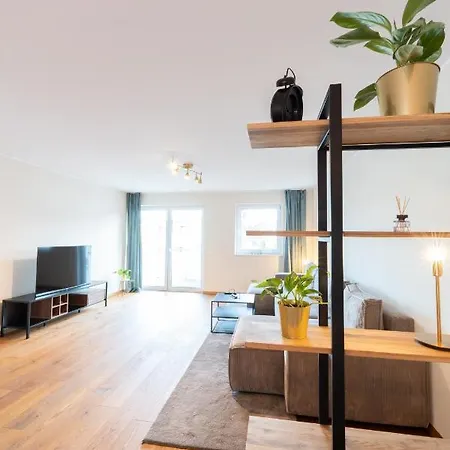 Lägenhet -zentrale Wohnung-balkon-desingerkueche- *