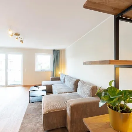 -zentrale Wohnung-balkon-desingerkueche- Lägenhet