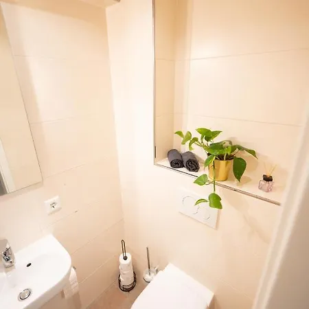-zentrale Wohnung-balkon-desingerkueche- Daire Bielefeld