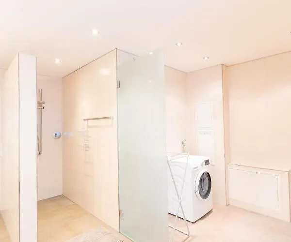 -zentrale Wohnung-balkon-desingerkueche- * Bielefeld