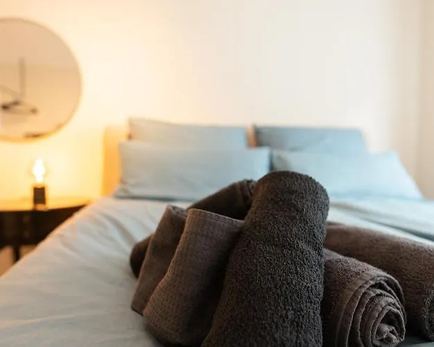 Apartamento -zentrale Wohnung-balkon-desingerküche- *