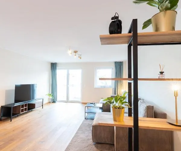 Lägenhet -zentrale Wohnung-balkon-desingerkueche- *