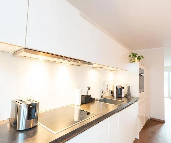 -zentrale Wohnung-balkon-desingerküche- * Bielefeld
